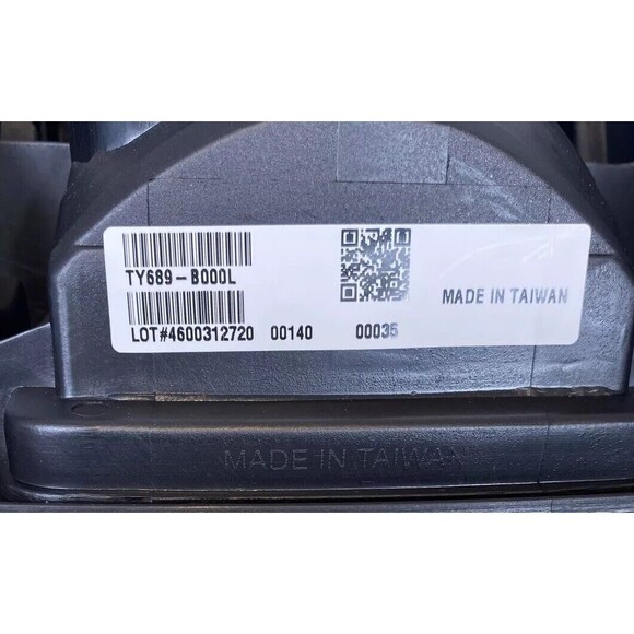 Eagle Eyes Driver Side Tail light TY689-B000L Fits 00-06 Tundra w/Bulbs & Wiring - Picture 5 of 8